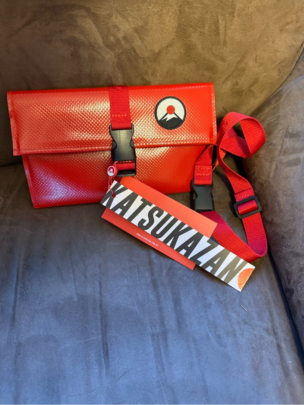 NWT Katsukazan Pastel de Vento Vibrant Red Belt Bag